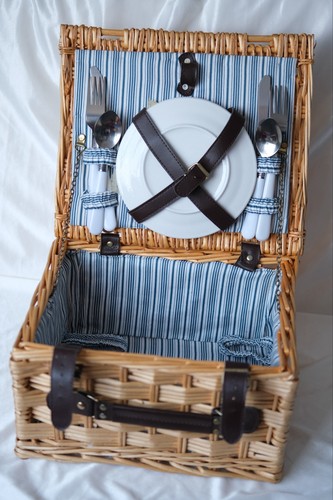 Vintage wicker picnic - vintage,