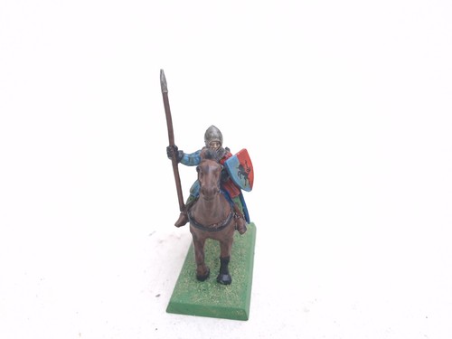 Bretonnian mounted men arms - mounted,