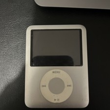 Apple iPod Nano 3rd Gen 4GB Player - Silver