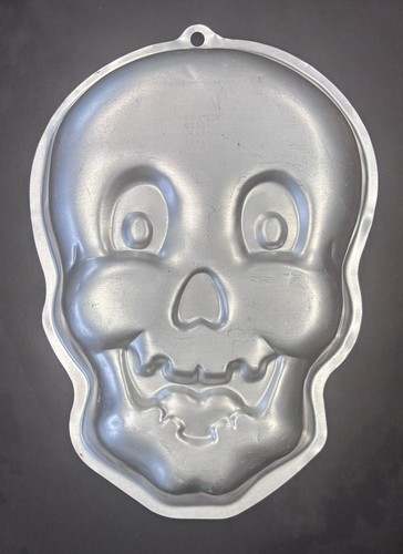 Wilton smiling skull cake tin - wilton,
