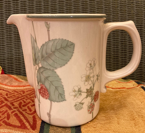 Wedgwood raspberry cane jug - raspberry,