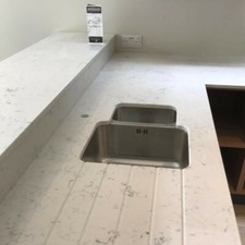 MARBLE EFFECT QUARTZ KITCHEN