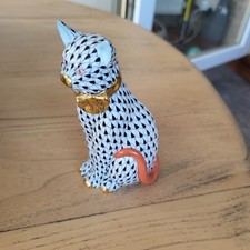 HEREND BLACK FISHNET CAT WITH