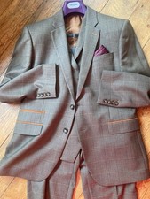 UNWORN 3 PIECE “FELLINI” MEN’S COUNTRY CHECK WOOL (70%) SUIT..SIZE 42”R/36”R