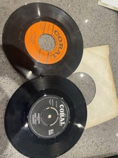 2 X BUDDY HOLLY VINYL-PEGGY SUE 45EP & REMINISCING- CORAL