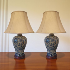 Pair chinese vase table - of,