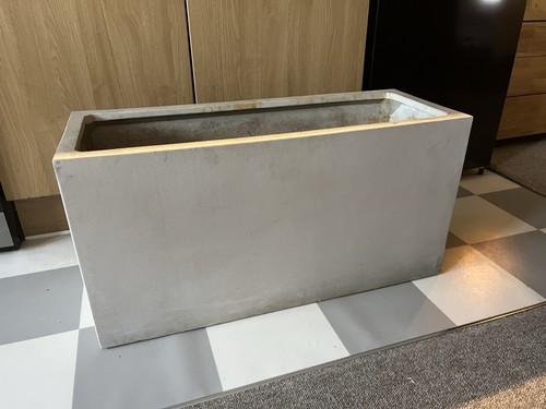 White polystone planters - 2x,