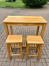 Oak-Veneered Breakfast Bar Table with Drawer + 2 Matching Stools – 100cm