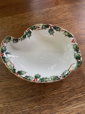 Vintage  Hand Painted Lefton 6” Dish Christmas Holly Gold Trim