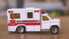 Matchbox Diecast Model - MB299 - Ambulance - 1:80 Scale - Rare Variant - 2001