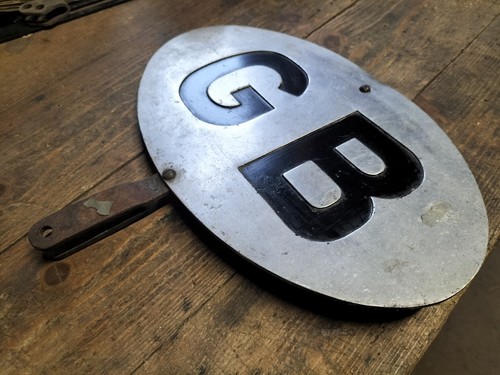 Vintage large oval car - gb,
