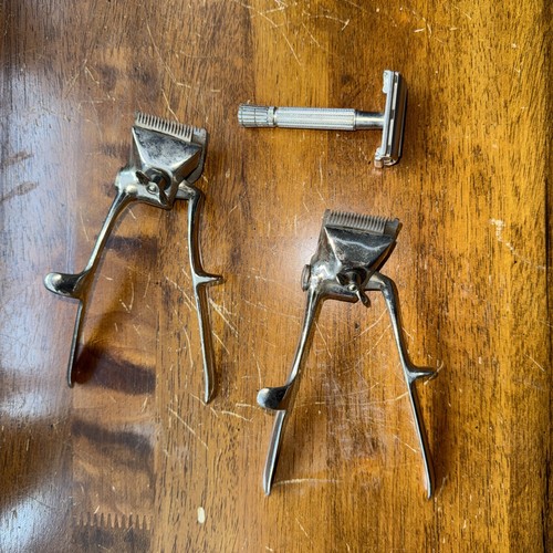 Lot three vintage - lot, razors