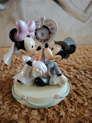 Mickey and minnie mouse disney - minnie,