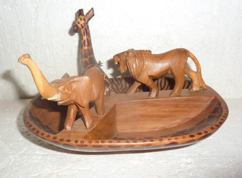 Giraffe lion elephant - &,