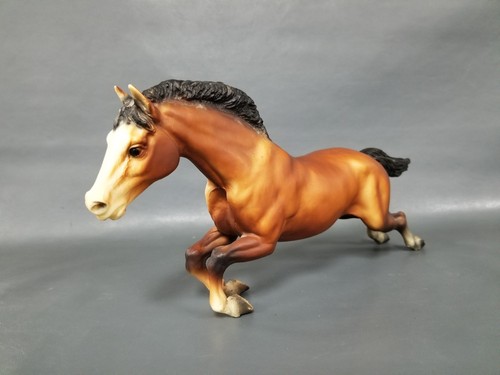 Breyer traditional jumping - traditional,