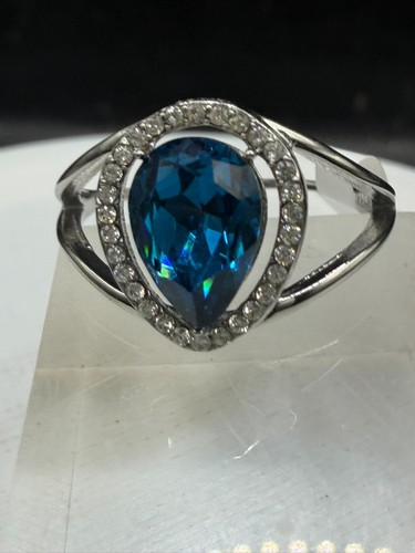 Pear cut blue sapphire - blue,