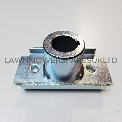Cobra lawnmower blade - boss, hub