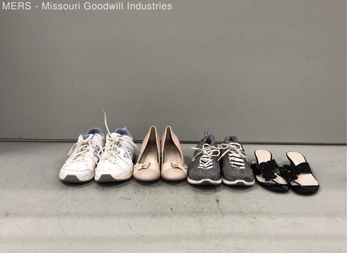 Lot assorted shoes - lot,