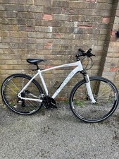 Merida Crossway 100 Hybrid Bike with Hydraulic Disc Brakes for On and Off Road