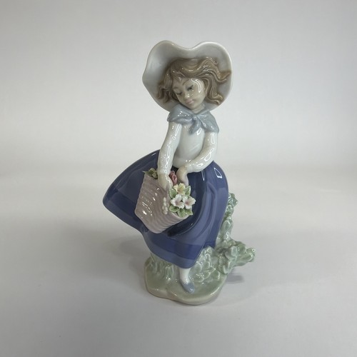 Lladro pretty pickings 5222 - pretty, #5222