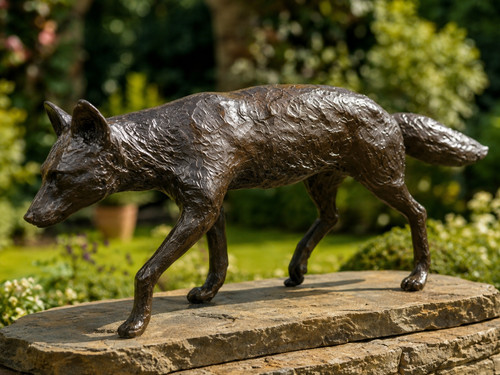 Bronze fox the move - the, casting