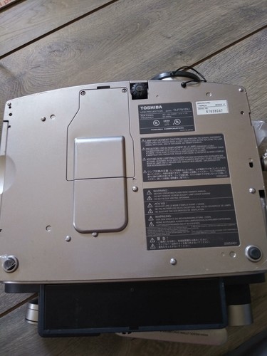 Toshiba tlp 781 400 svga - tlp-781, lcd