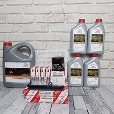 GENUINE TOYOTA PRIUS 1.5L SERVICE KIT WITH GEARBOX OIL 5W30 OIL FILTERS & PLUGS