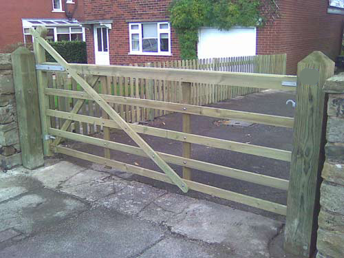 Bar timber field entrance - bar,