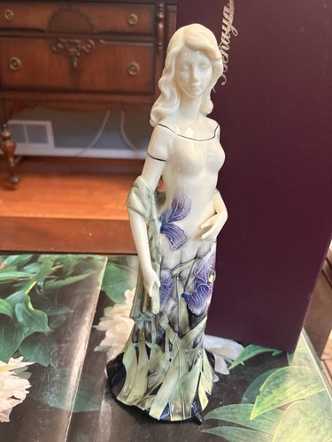 Benaya innovation figurine - innovation,