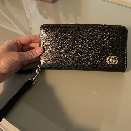 Gucci zip around - gucci, wristlet