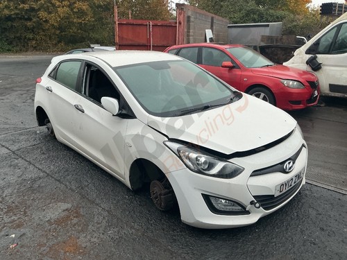 Hyundai i30 mk2 2012 - hyundai, wing