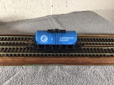 Dapol B667 - Express Dairy Co. 6 Wheel Tanker - Used