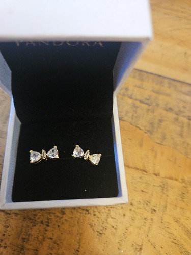 Pandora gold detail sparkling