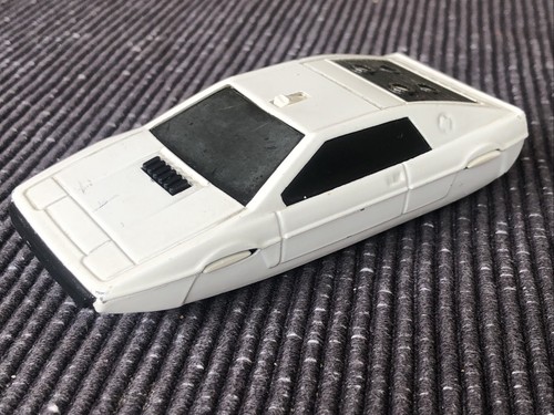 Corgi james bond - bond, lotus