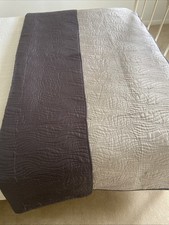 Reversible Grey/Silver Coloured Lightweight Quilted Bedspread (Double)