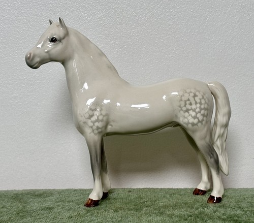 Beswick welsh mountain - welsh, pony