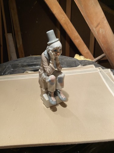 Casades seated sad clown - seated,