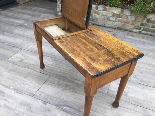 School desk good varnished - in,