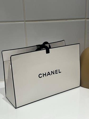 Authentic chanel small white - authentic,