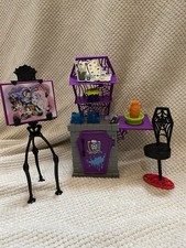 Monster High School Art Class