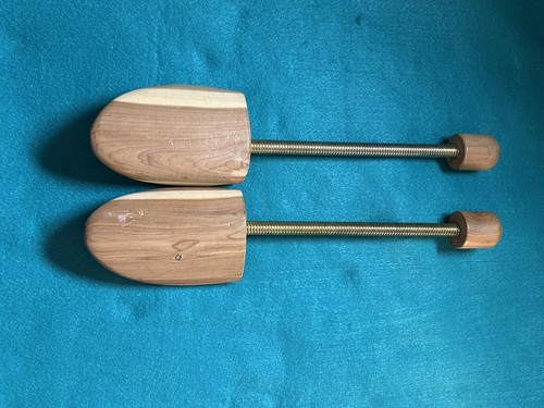 Wooden shoe trees - trees,,