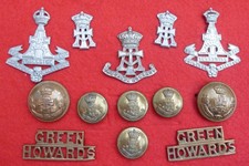 Cap Badges (3), Collar Badges, Shoulder Titles, Buttons - The Green Howards