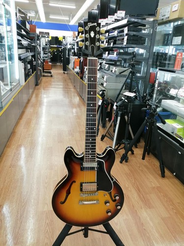Semi acoustic guitar - (gibson),