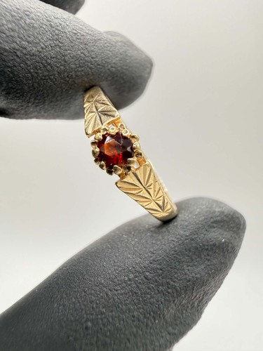 9ct vintage garnet solitaire - garnet,