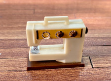 VINTAGE LUNDBY DOLLSHOUSE SEWING MACHINE 16TH SCALE