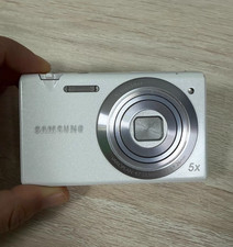 Samsung MV800 Flip-out Touch
