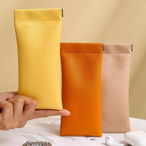 Magnetic glasses case with - glasses,