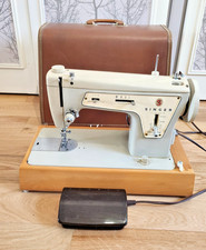 Singer 237 Vintage Electric Sewing Machine with Case - Working