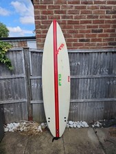 FTS Surfboard 6ft 7, white with red centre line and grip stand