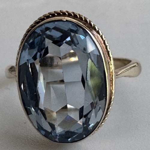 Vintage 1975 9ct - gold, large
